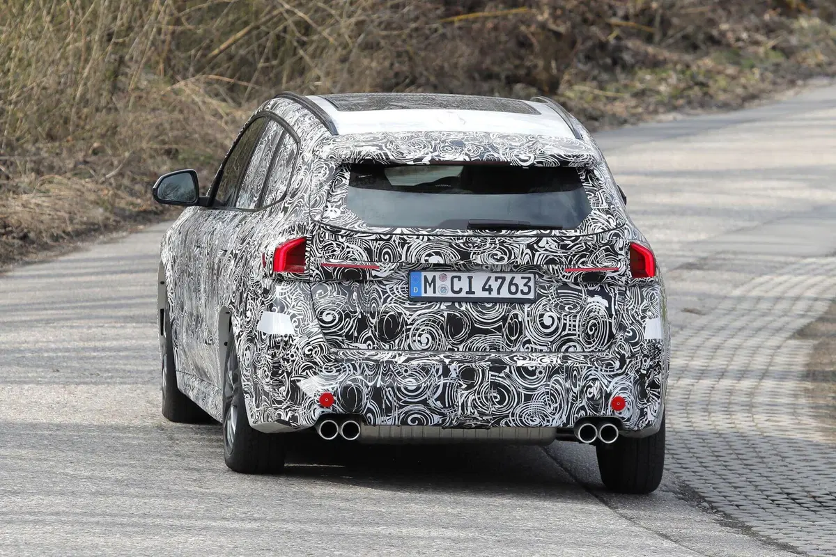 BMW X1 2027 sorpresa nei test: ecco il facelift della versione termica (12)
