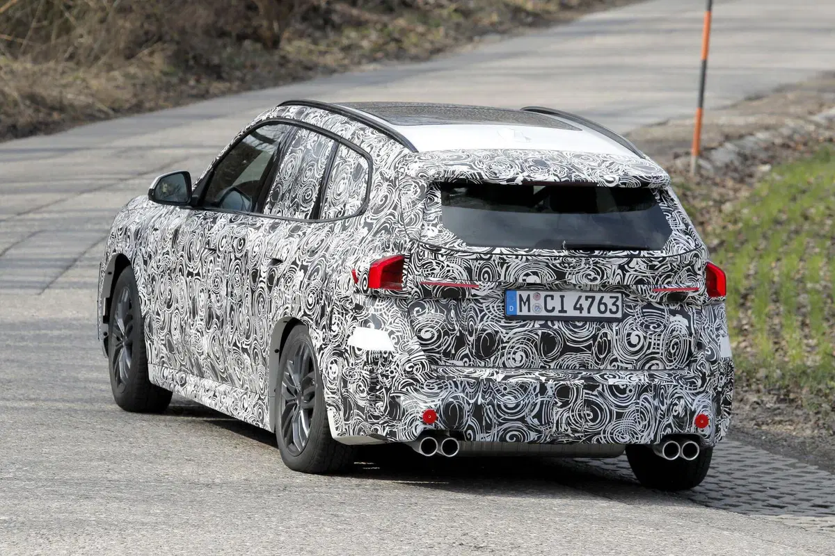 BMW X1 2027 sorpresa nei test: ecco il facelift della versione termica (13)