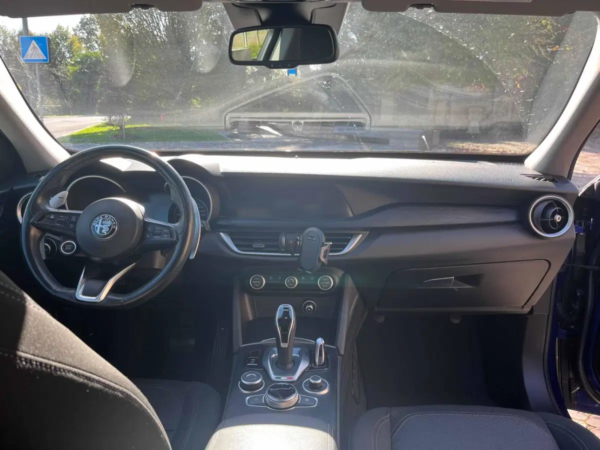 Alfa Romeo Stelvio usata a Pordenone (8)