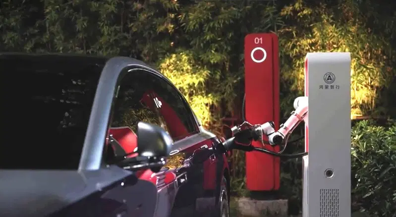 In Cina &egrave; scoppiata la &ldquo;guerra degli showroom&rdquo;: perch&eacute; i robot e i giocattoli inguaiano le auto del Dragone