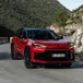 Toyota RAV4 2026: la sesta generazione reinventa l'icona dei SUV. Più tecnologia, più spazio e un PHEV da 137 km [VIDEO]
