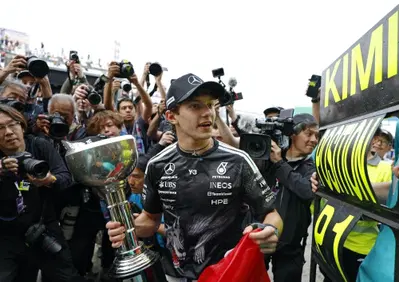 Kimi Antonelli sulle orme di Ascari: Troppo presto per il titolo, ma siamo sulla buona strada e lancia la sfida a Russell