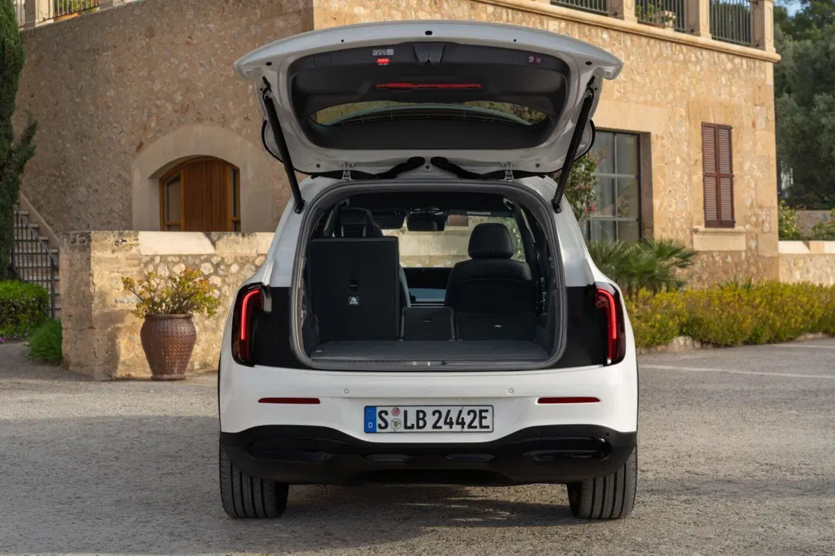 Mercedes GLB sempre più verso l'elettrificazione: ecco quanto cambia (5)