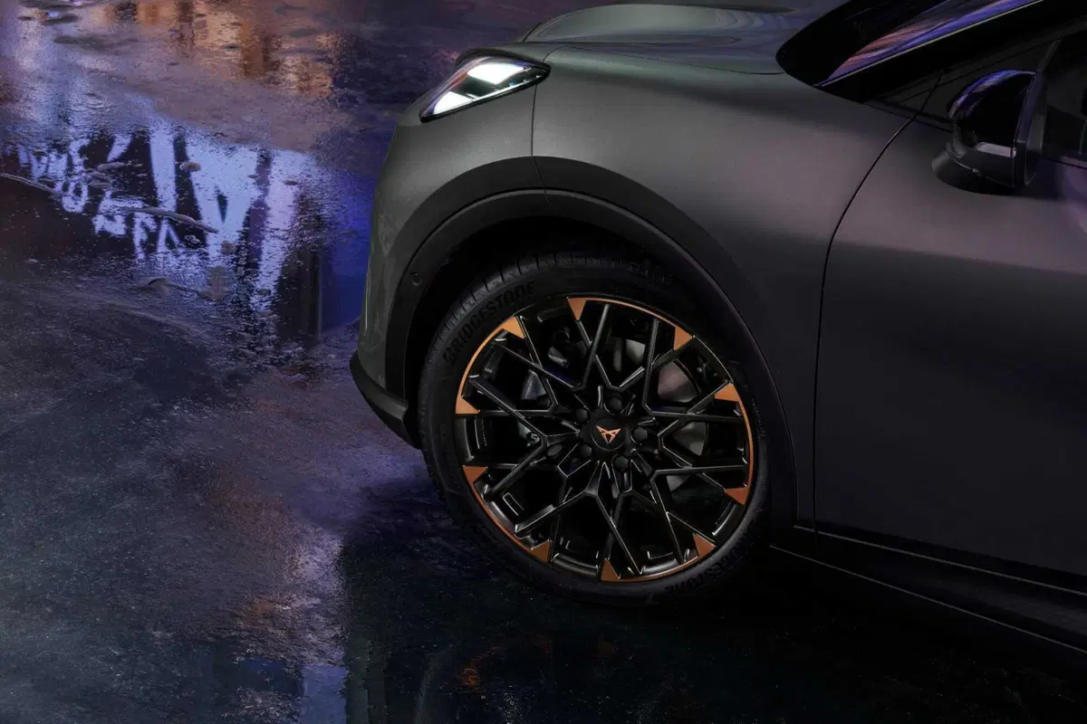CUPRA Raval, l'elettrica da città che vuole riscrivere le regole: da 25.950 euro (10)