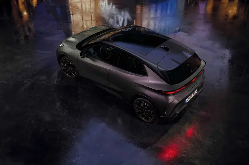 Retro CUPRA Raval