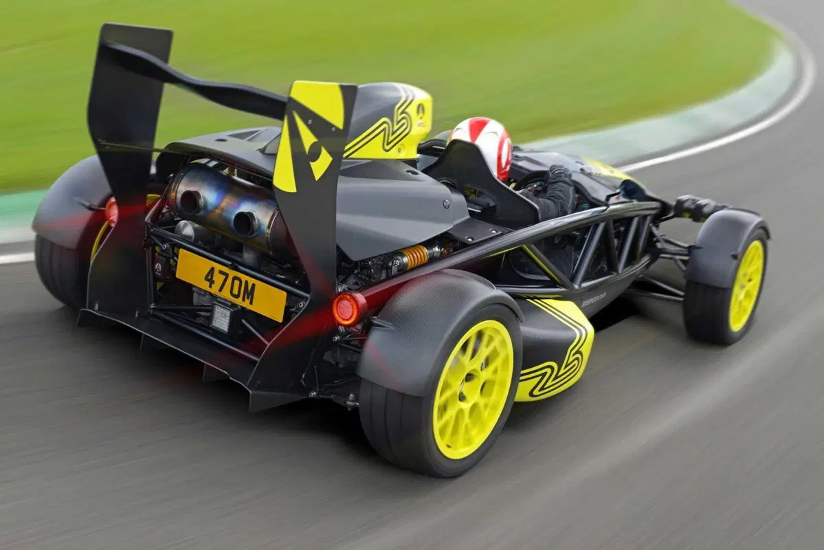 525 CV, 600 kg e un cambio sequenziale da corsa: la Ariel Atom 4RR è la stradale più vicina a una Formula 1 (2)