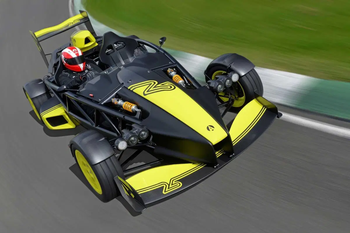 525 CV, 600 kg e un cambio sequenziale da corsa: la Ariel Atom 4RR è la stradale più vicina a una Formula 1 (3)