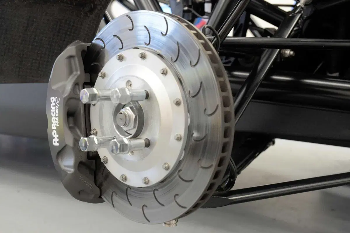 525 CV, 600 kg e un cambio sequenziale da corsa: la Ariel Atom 4RR è la stradale più vicina a una Formula 1 (5)