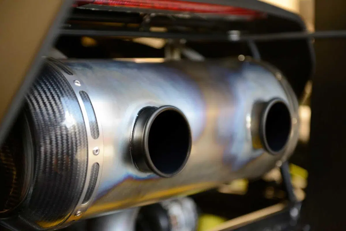 525 CV, 600 kg e un cambio sequenziale da corsa: la Ariel Atom 4RR è la stradale più vicina a una Formula 1 (11)