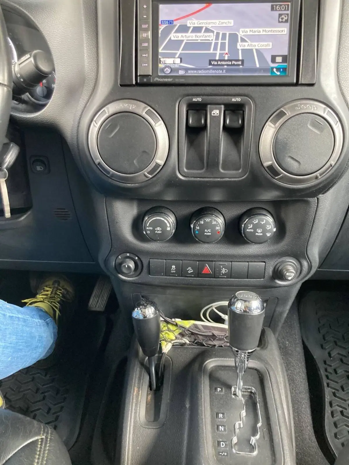 Jeep Wrangler usata a Bergamo (2)