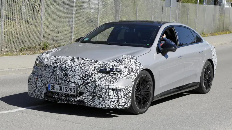 Mercedes C-Class EQ: la berlina elettrica che affiancher&agrave; le termiche dal 2027