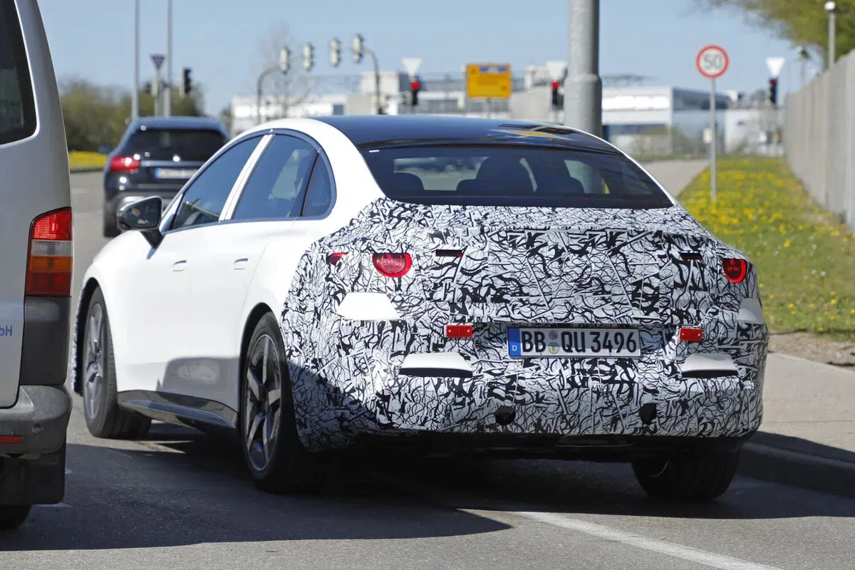 Mercedes C-Class EQ: la berlina elettrica che affiancherà le termiche dal 2027 (2)