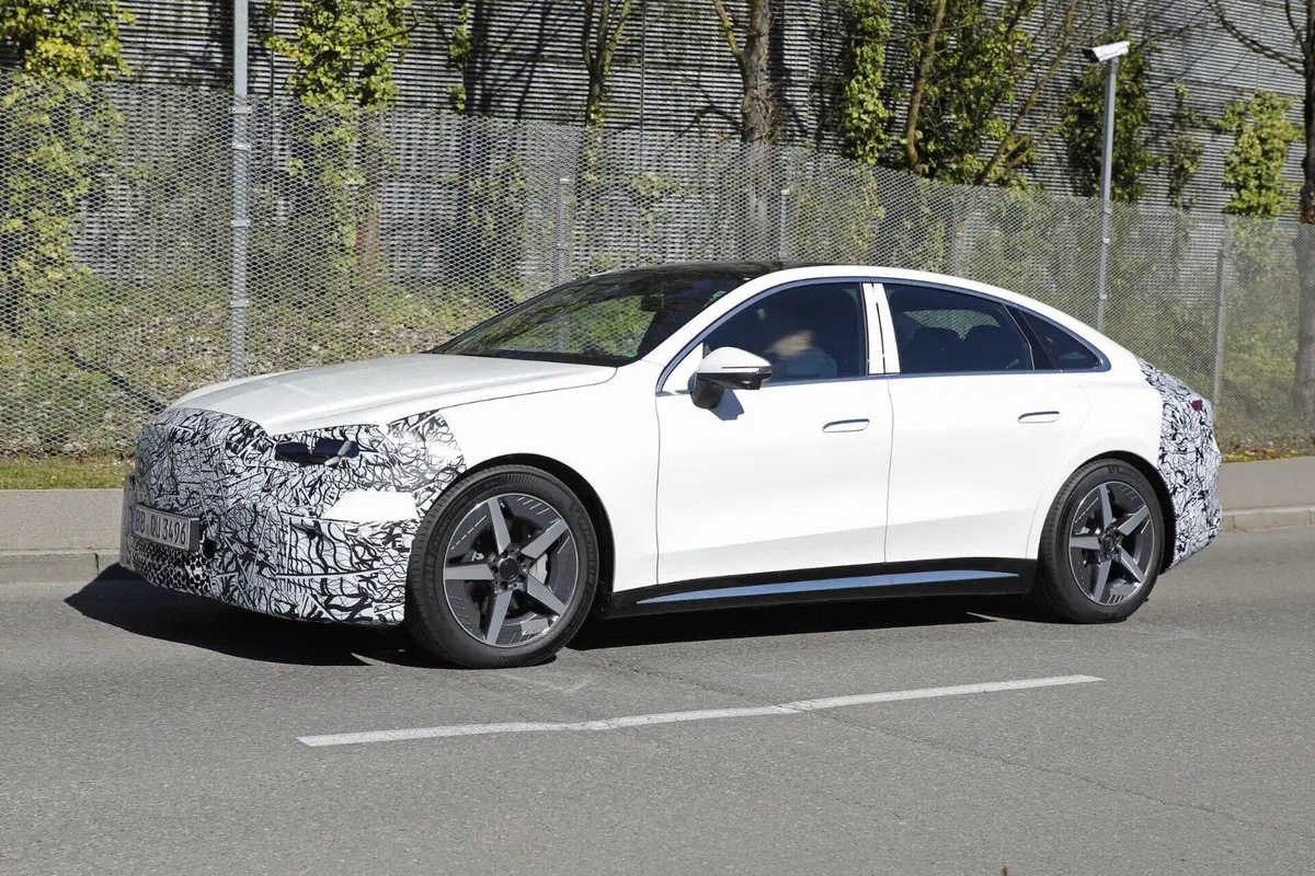 Mercedes C-Class EQ: la berlina elettrica che affiancherà le termiche dal 2027 (3)