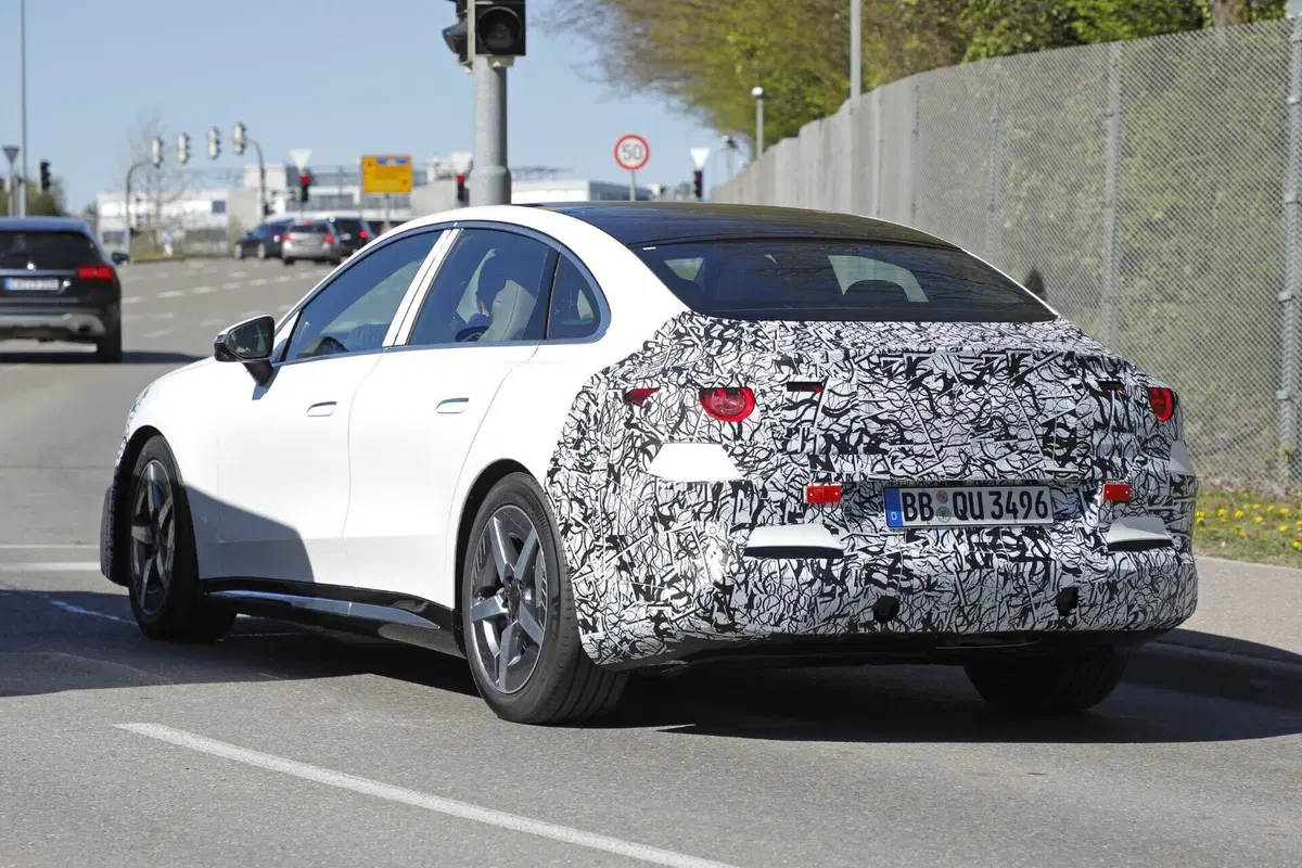 Mercedes C-Class EQ: la berlina elettrica che affiancherà le termiche dal 2027 (7)