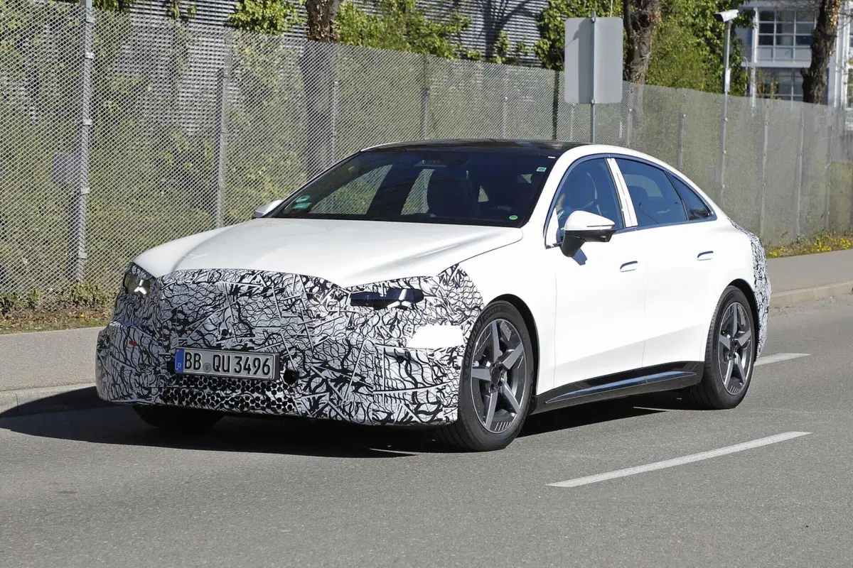 Mercedes C-Class EQ: la berlina elettrica che affiancherà le termiche dal 2027 (11)
