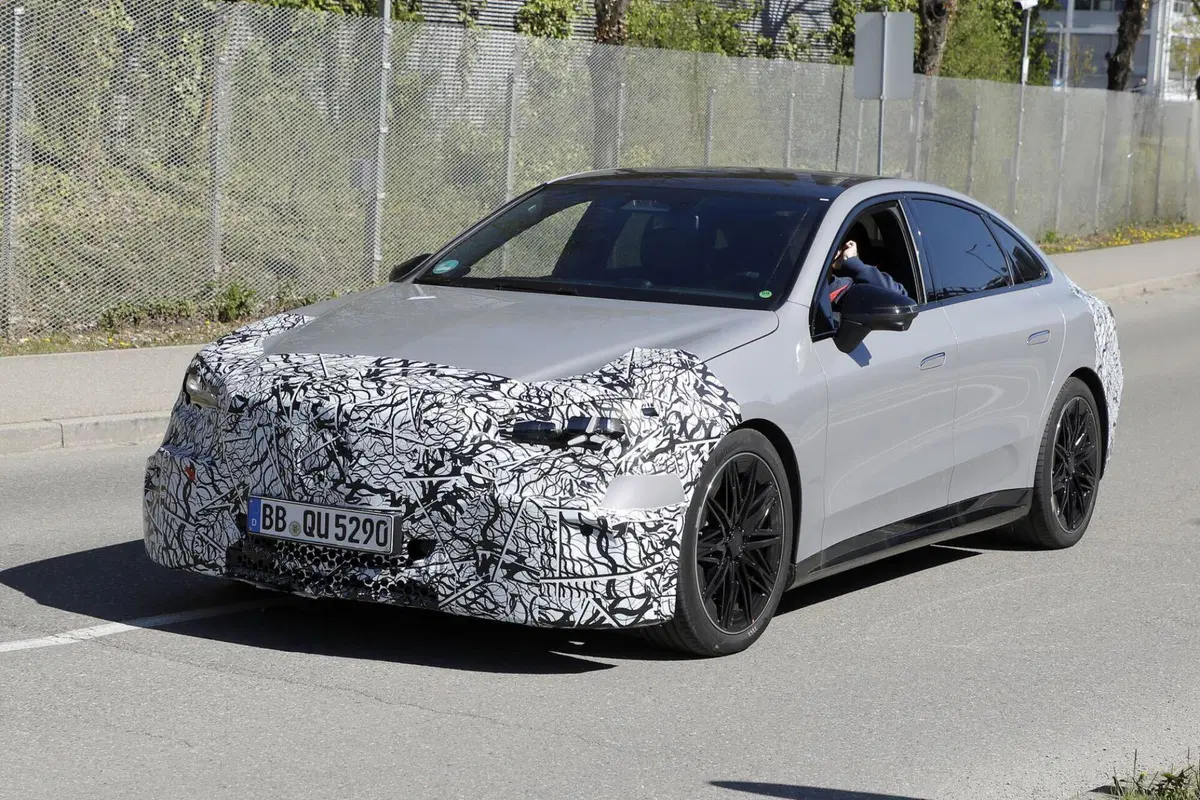 Mercedes C-Class EQ: la berlina elettrica che affiancherà le termiche dal 2027 (12)