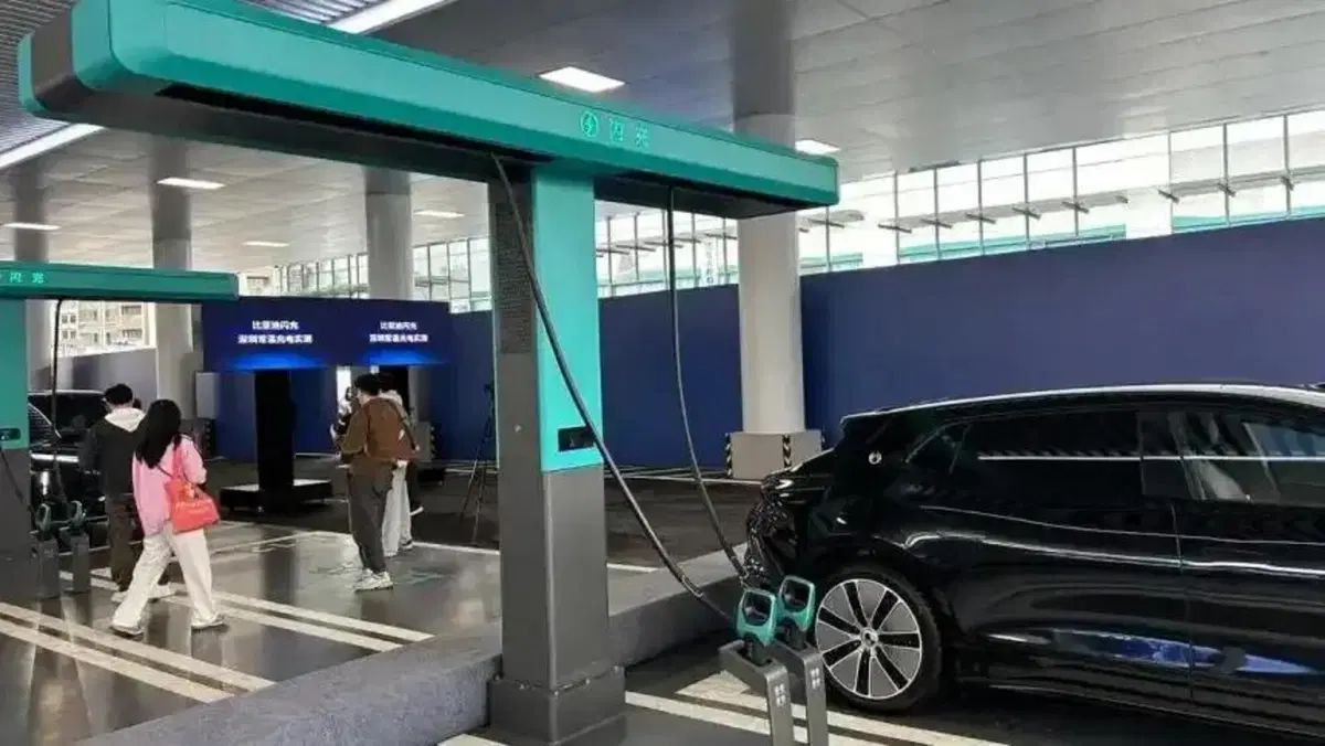 Geely polverizza ogni record: la nuova batteria si ricarica al 70% in meno di 5 minuti (3)