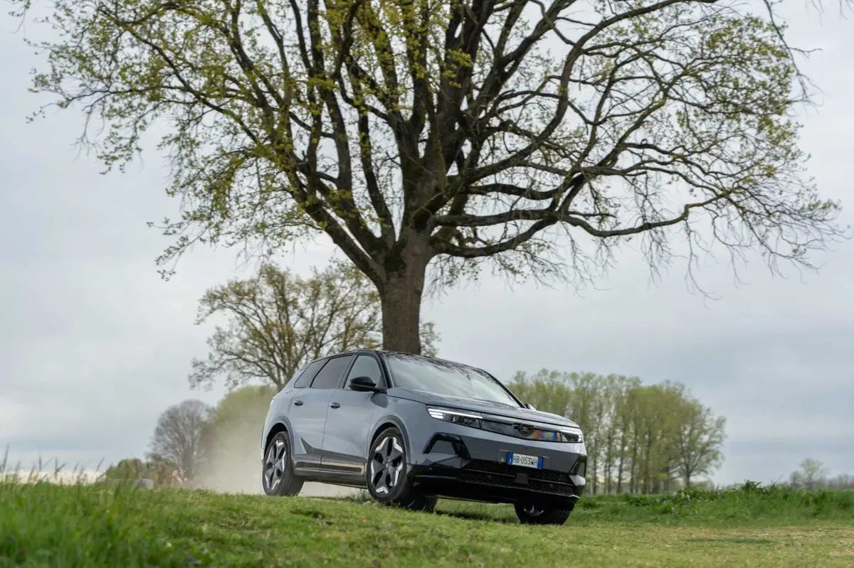 Opel Grandland Electric AWD: la SUV elettrica a trazione integrale da 325 CV che punta tutto sul comfort (3)