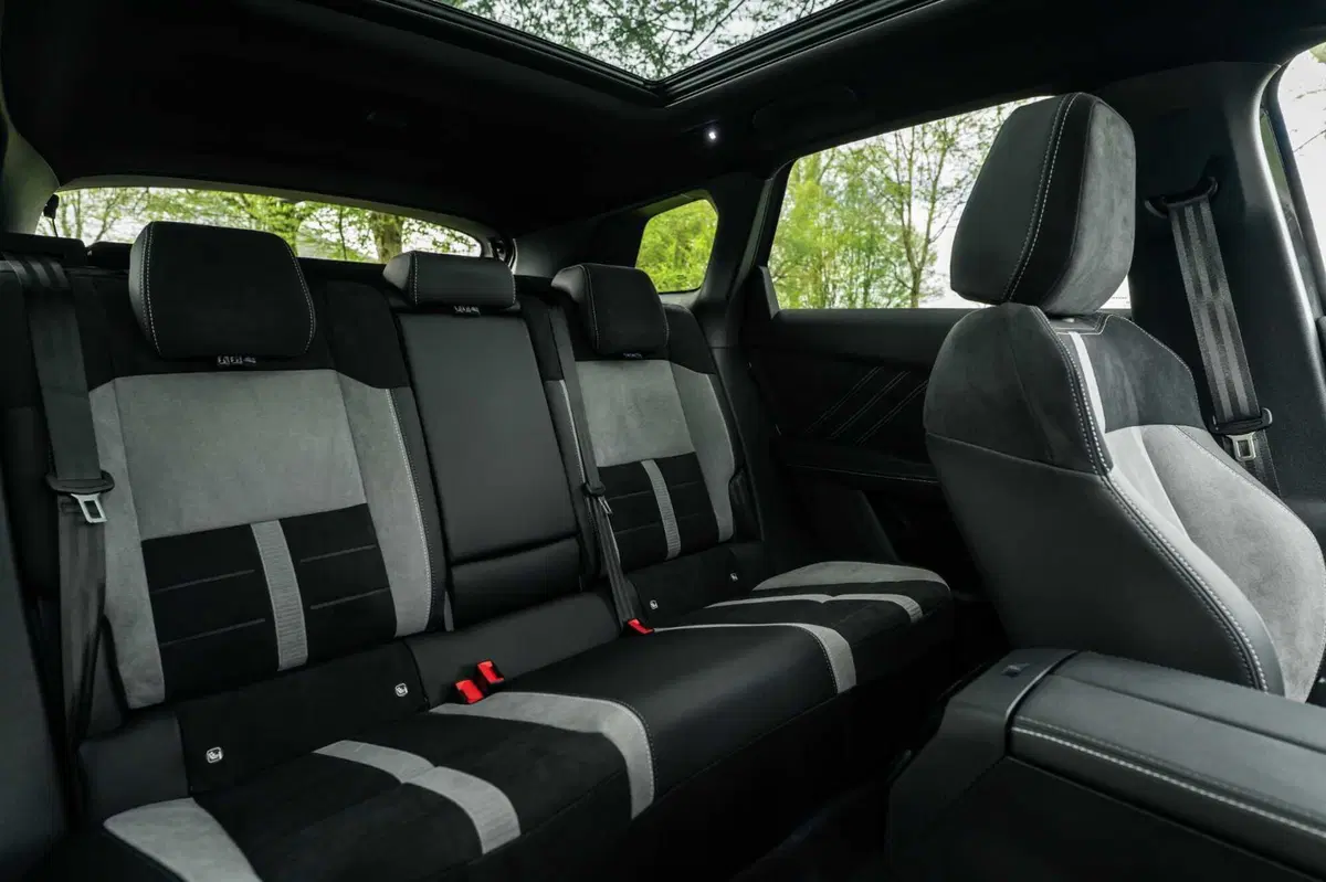 Opel Grandland Electric AWD: la SUV elettrica a trazione integrale da 325 CV che punta tutto sul comfort