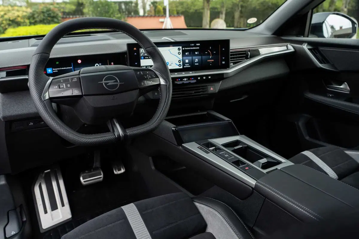 Opel Grandland Electric AWD: la SUV elettrica a trazione integrale da 325 CV che punta tutto sul comfort (4)