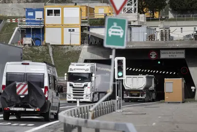 Svizzera, arriva la tassa per chi &ldquo;passa e basta&rdquo;: un nuovo motivo per cambiare itinerario?