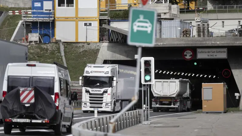 Svizzera, arriva la tassa per chi &ldquo;passa e basta&rdquo;: un nuovo motivo per cambiare itinerario?
