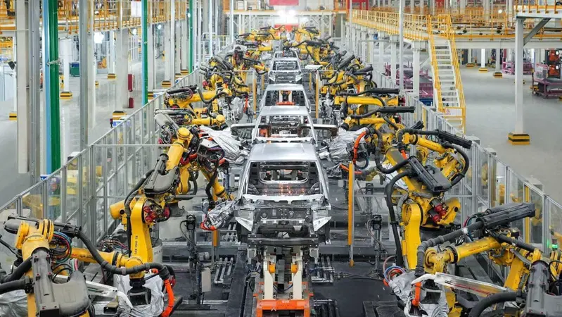 Ungheria, cade Orb&aacute;n e vince Magyar: per l'industria automobilistica europea cambia qualcosa?