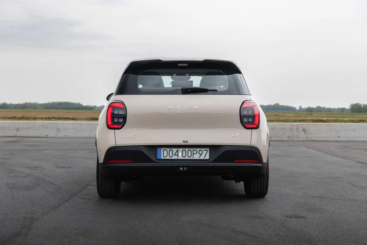 GAC AION UT: l'elettrica cinese progettata a Milano e assemblata in Austria che punta all’Europa