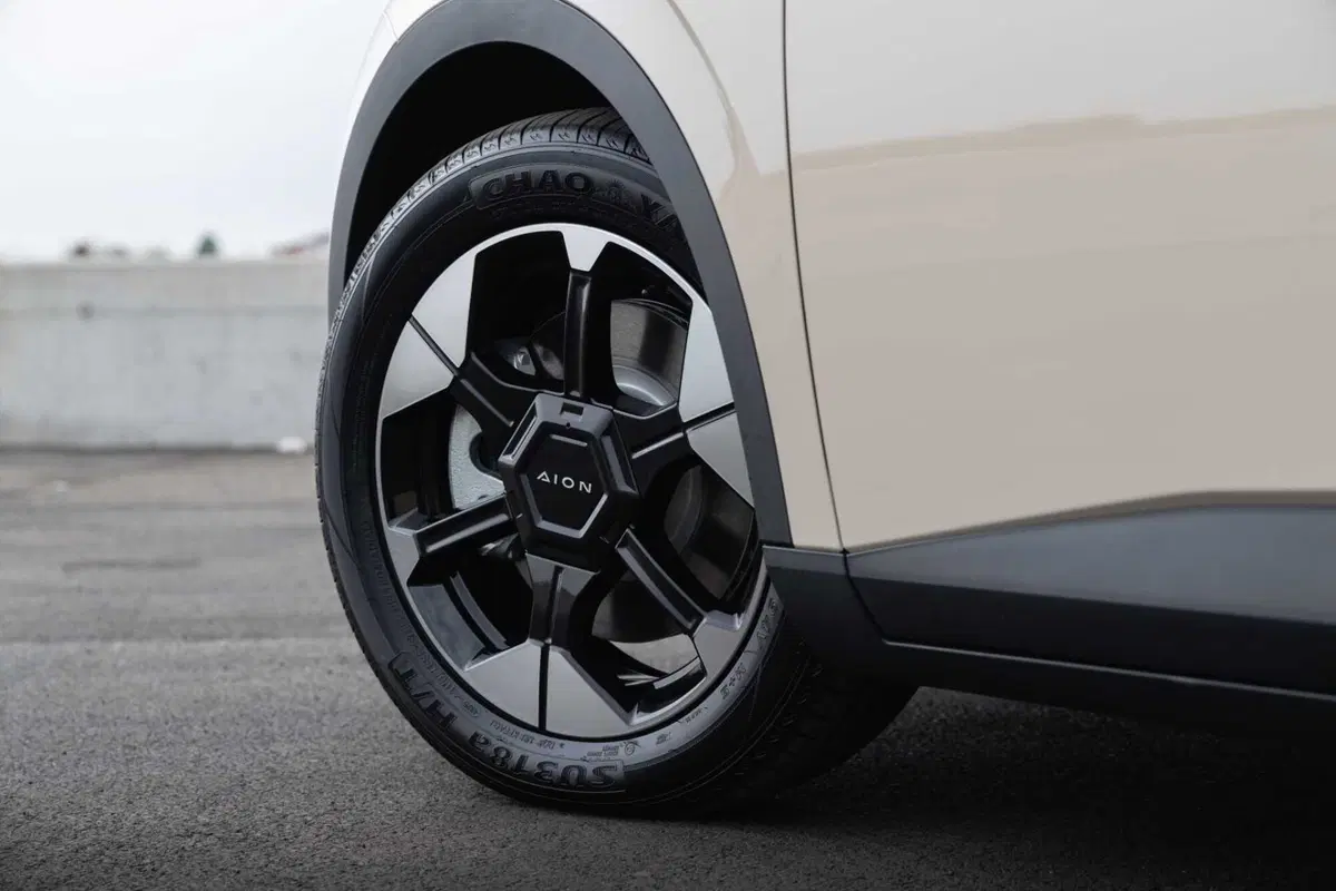 GAC AION UT: l'elettrica cinese progettata a Milano e assemblata in Austria che punta all’Europa (8)