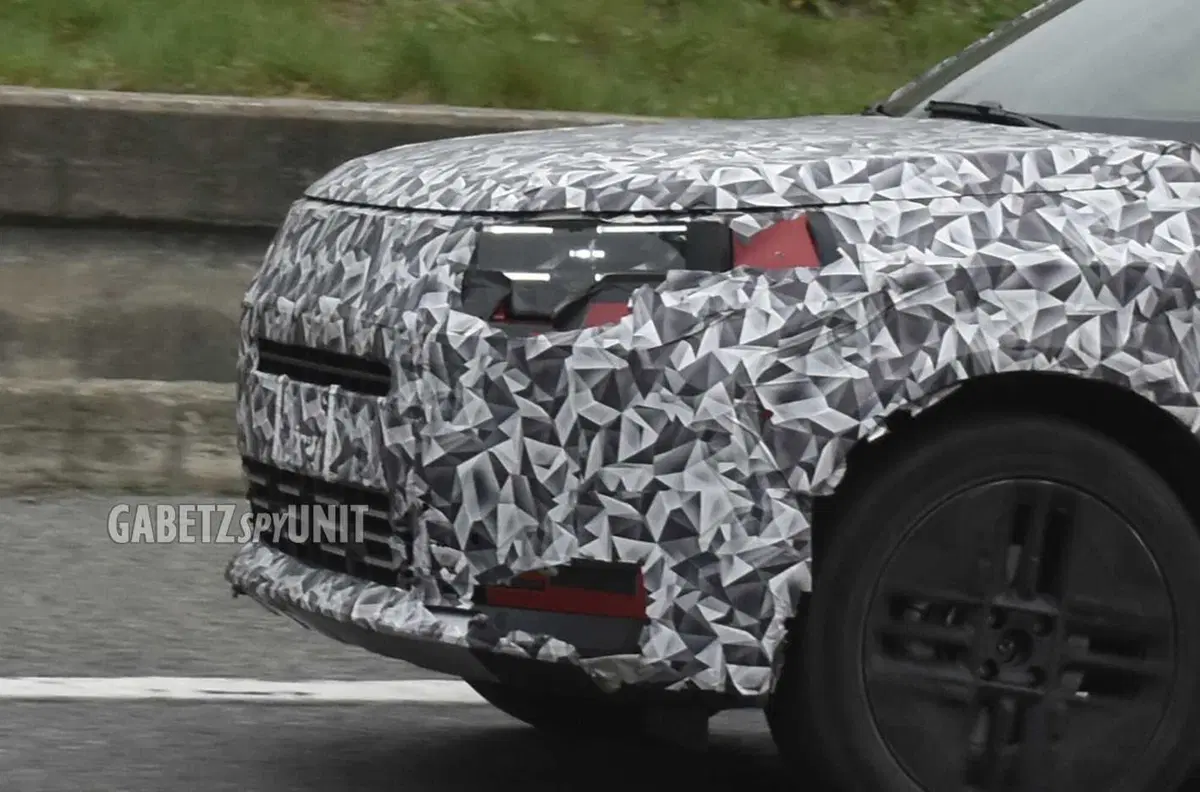 Stellantis, Fiat Fastback in arrivo: il prototipo sulle strade torinesi svela le forme definitive [Foto Spia] (3)