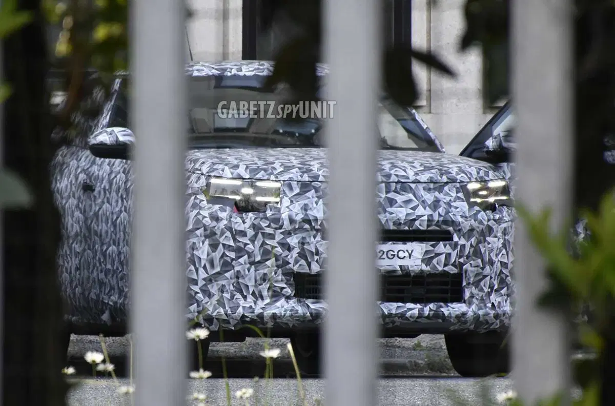 Stellantis, Fiat Fastback in arrivo: il prototipo sulle strade torinesi svela le forme definitive [Foto Spia] (4)