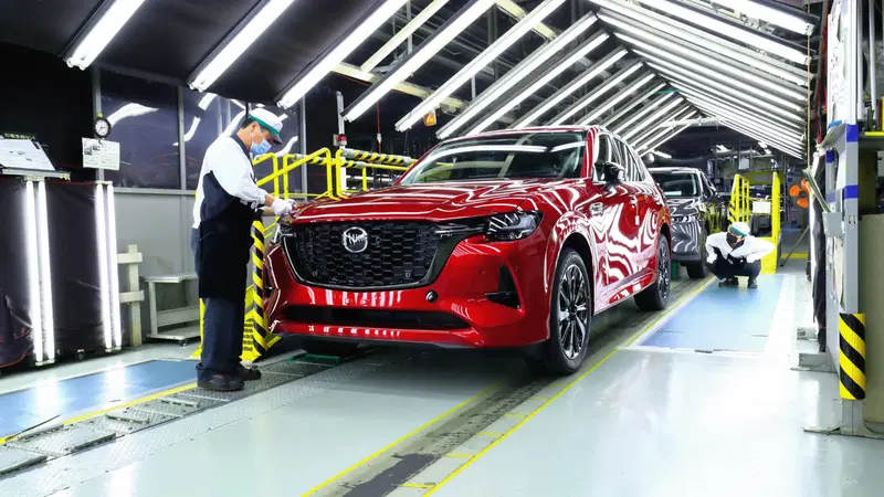 Piccola per scelta, controcorrente per natura. Il Modello Mazda che sfida i giganti