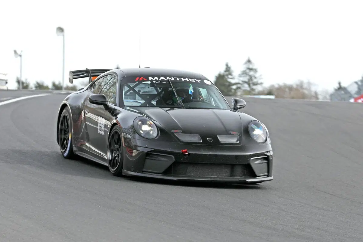 Porsche 911 GT4, addio alla Cayman: la nuova sportiva è già in test e debutterà nel 2027 (2)