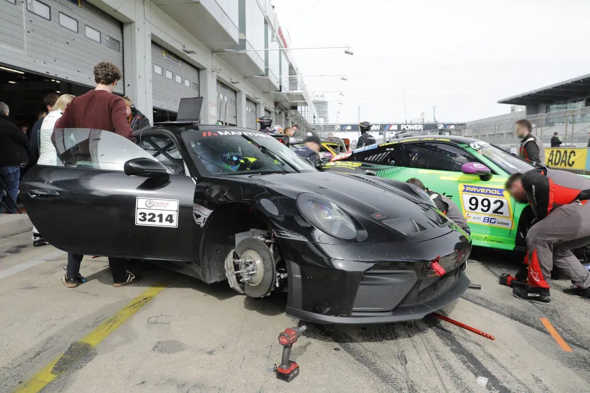 Porsche 911 GT4, addio alla Cayman: la nuova sportiva è già in test e debutterà nel 2027 (13)