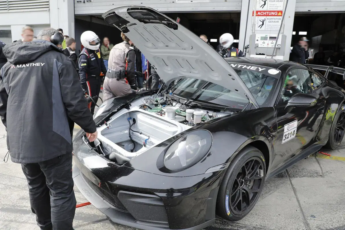 Porsche 911 GT4, addio alla Cayman: la nuova sportiva è già in test e debutterà nel 2027 (15)