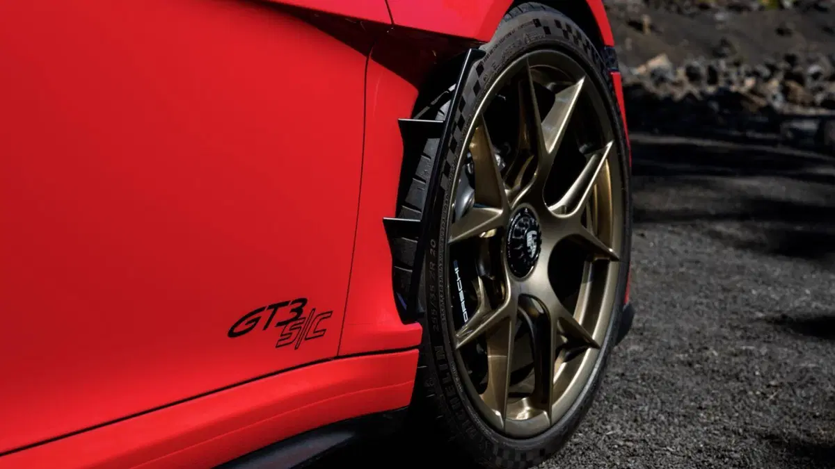 Porsche 911 GT3 S/C: la GT3 diventa cabrio e manuale, il piacere di guida è (finalmente) a cielo aperto (4)