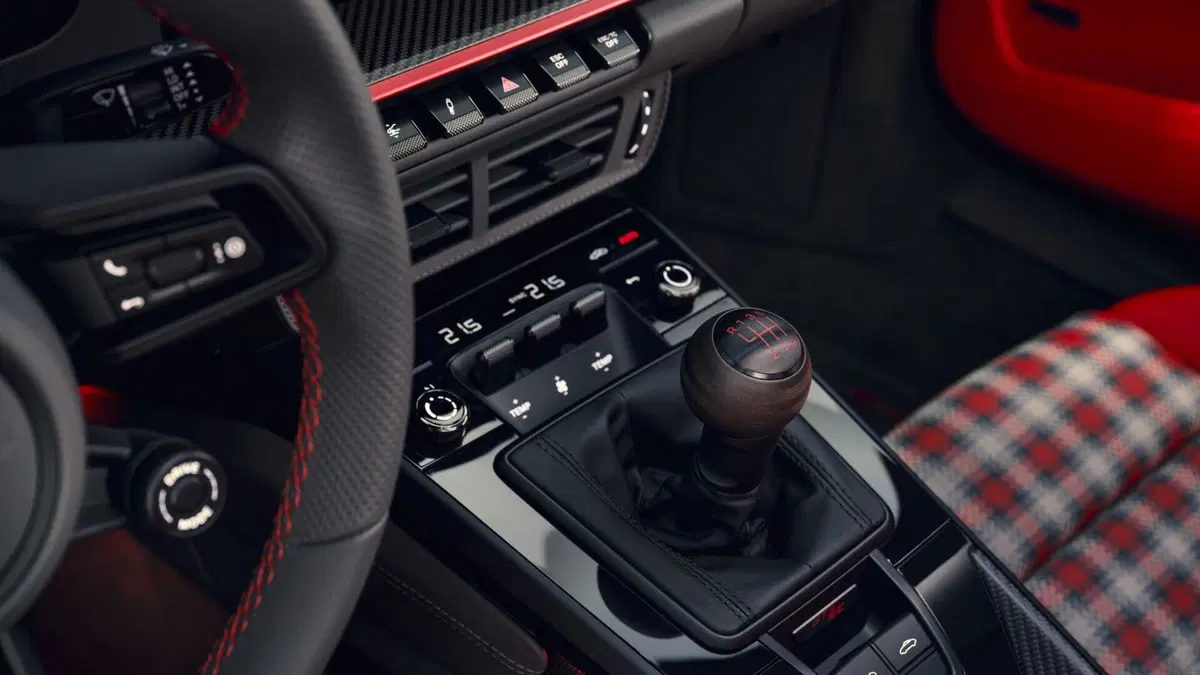 Porsche 911 GT3 S/C: la GT3 diventa cabrio e manuale, il piacere di guida è (finalmente) a cielo aperto (9)