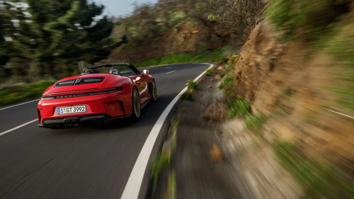 Porsche 911 GT3 S/C: la GT3 diventa cabrio e manuale, il piacere di guida è (finalmente) a cielo aperto (14)