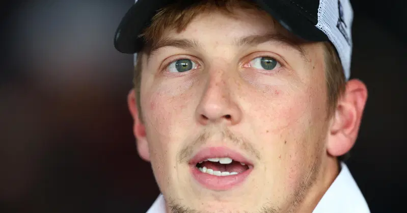 "Veloci s&igrave;, ma non possiamo spingere": Liam Lawson e il paradosso delle F1 2026 che frustra i piloti