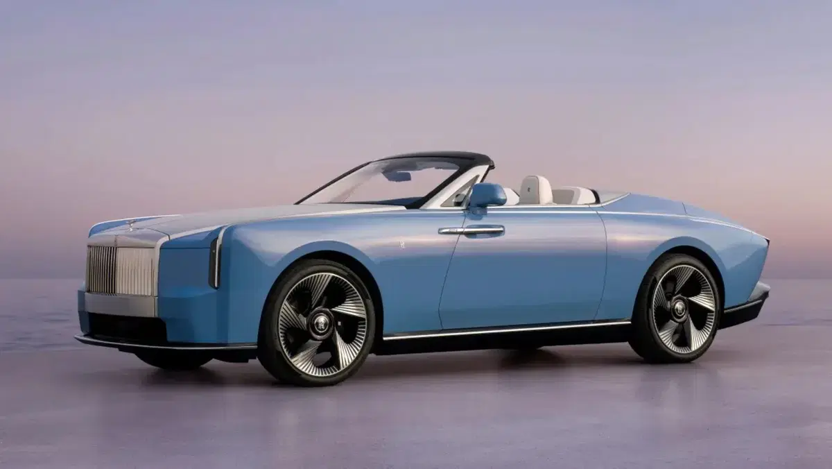 Più lunga della Cullinan e completamente elettrica: Rolls-Royce svela la nuova Nightingale (3)