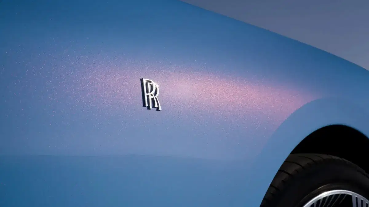 Più lunga della Cullinan e completamente elettrica: Rolls-Royce svela la nuova Nightingale (4)