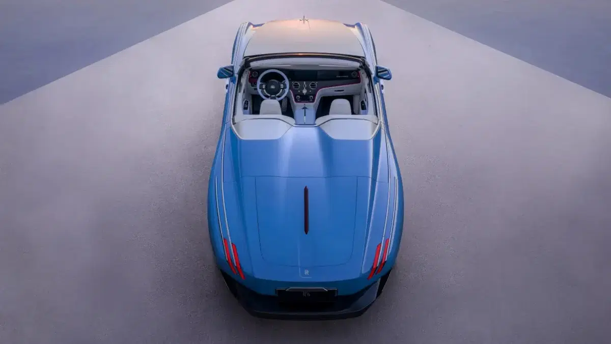 Più lunga della Cullinan e completamente elettrica: Rolls-Royce svela la nuova Nightingale (5)
