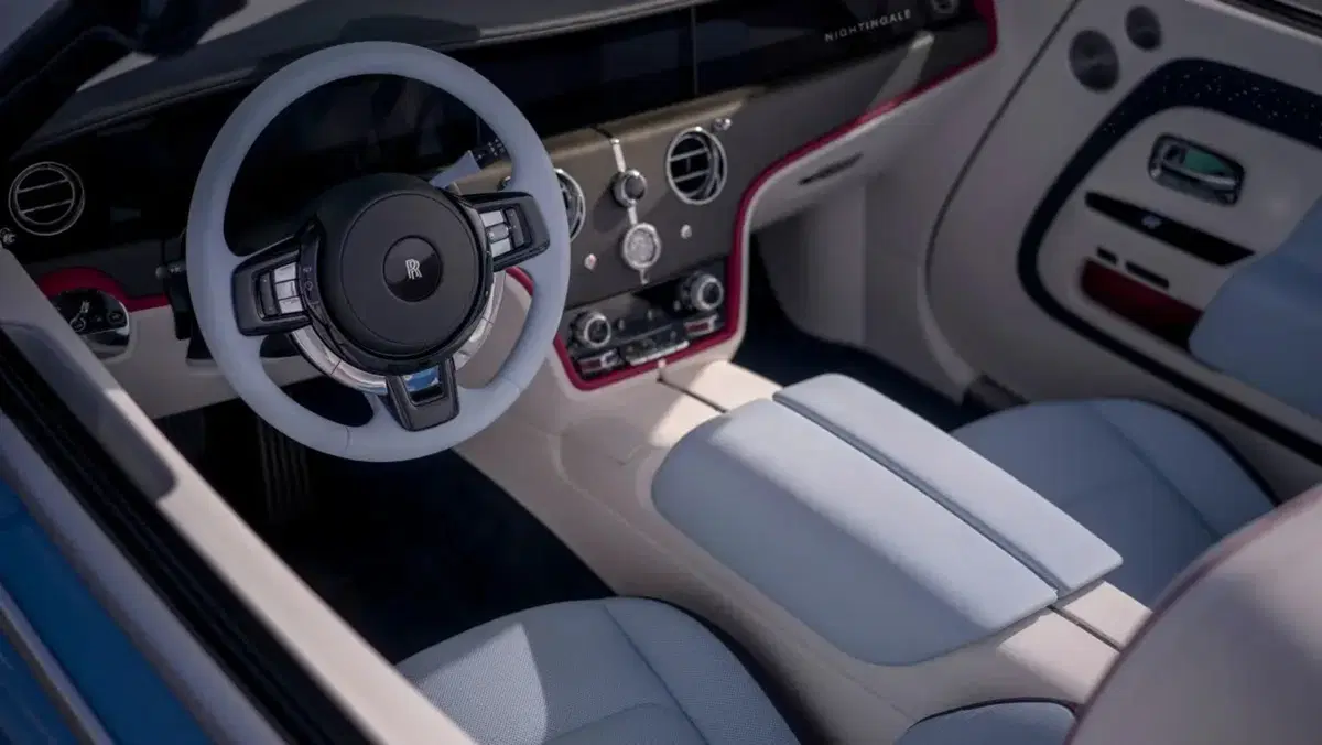 Più lunga della Cullinan e completamente elettrica: Rolls-Royce svela la nuova Nightingale (8)