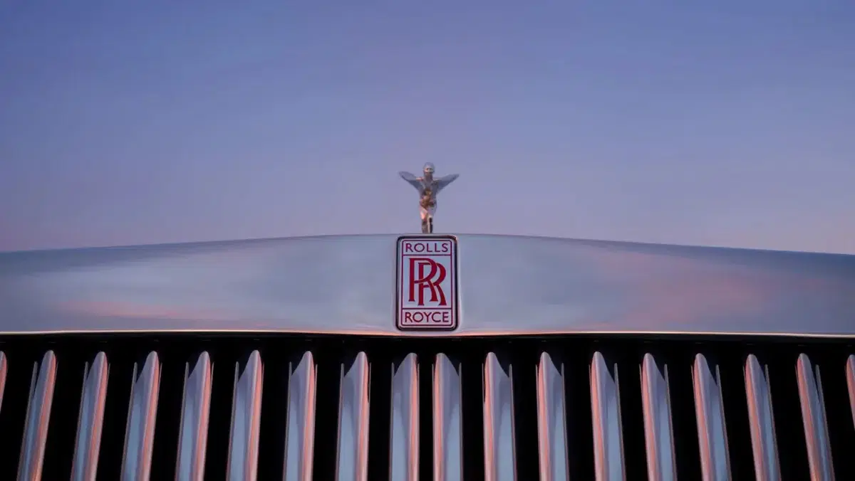 Più lunga della Cullinan e completamente elettrica: Rolls-Royce svela la nuova Nightingale (13)