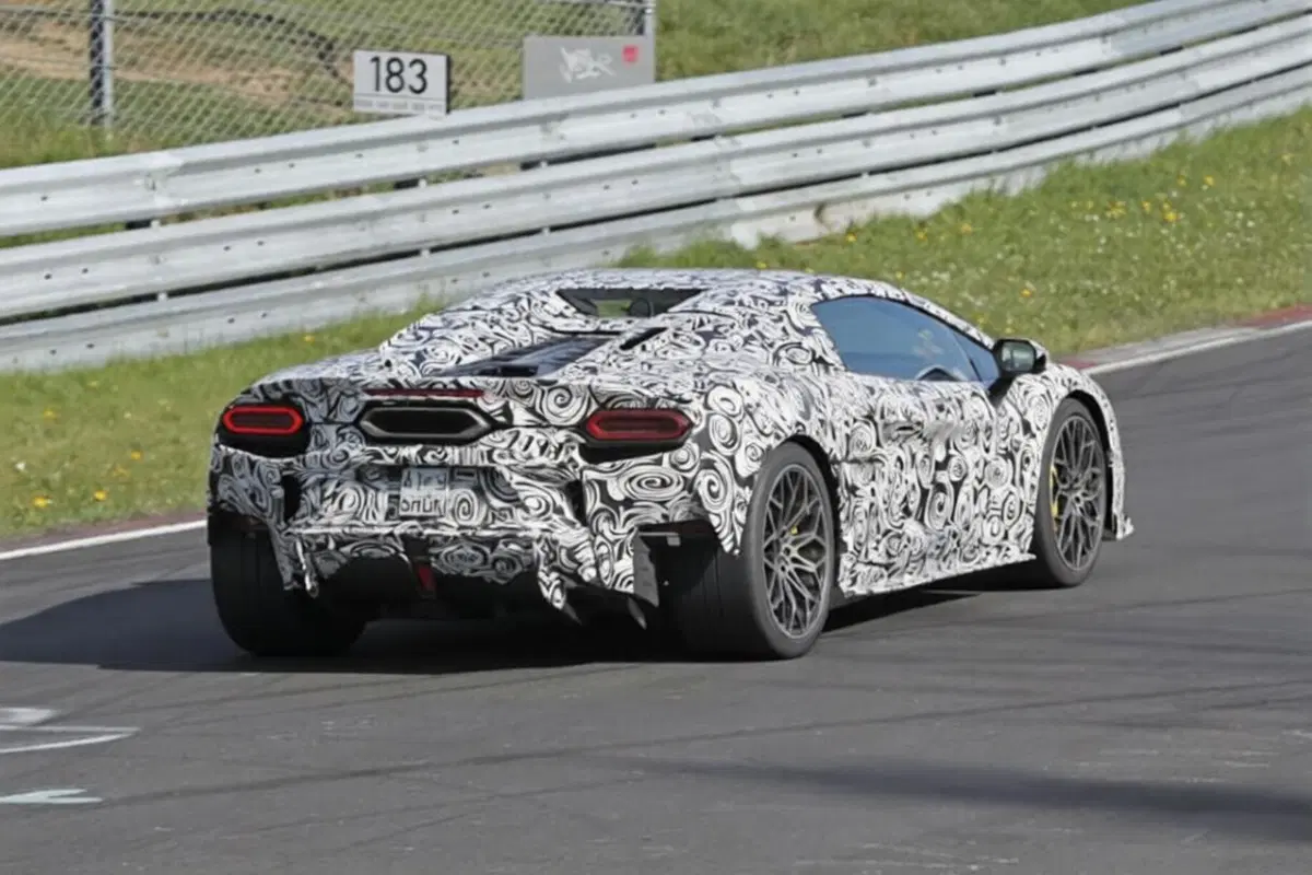 Lamborghini Temerario Spyder, primo avvistamento al Nürburgring: la V8 ibrida si scopre