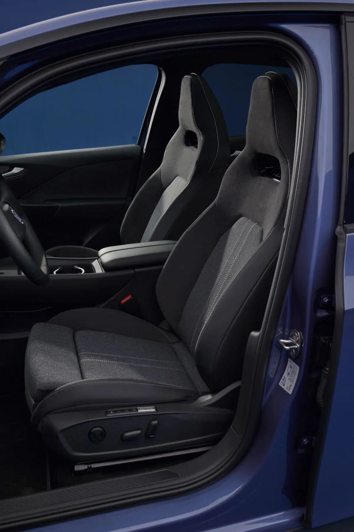 Volkswagen ID.3 Neo: più autonomia, interni rivoluzionati e nuova identità per la compatta elettrica (4)