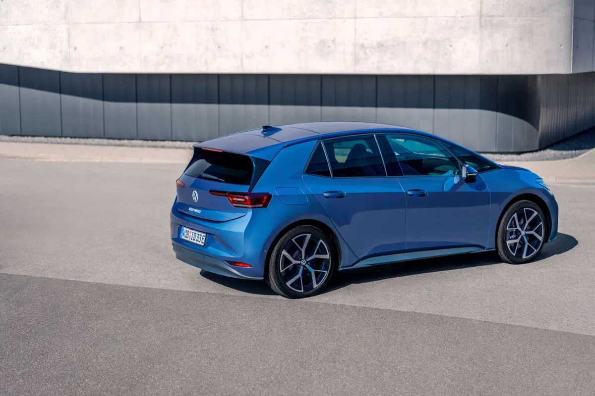 Volkswagen ID.3 Neo: più autonomia, interni rivoluzionati e nuova identità per la compatta elettrica (14)