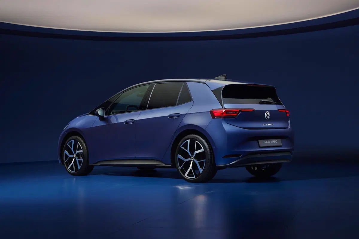 Volkswagen ID.3 Neo: più autonomia, interni rivoluzionati e nuova identità per la compatta elettrica (16)