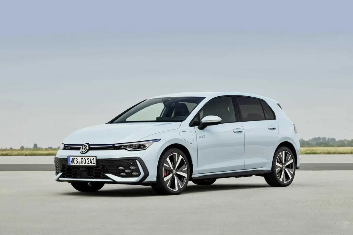 Volkswagen Golf in offerta ad aprile 2026: la Edition Plus parte da 27.900 euro con incentivi fino a 6.000 euro (2)