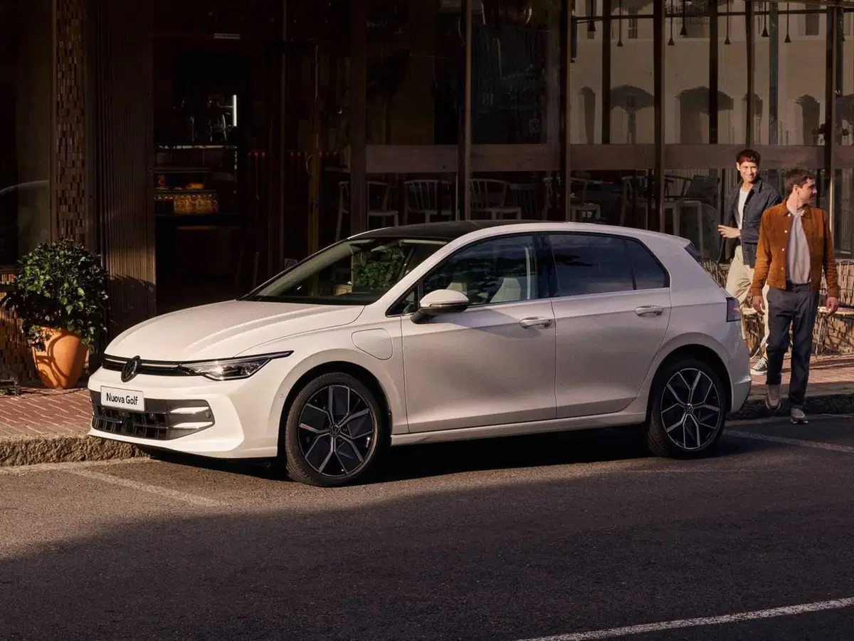 Volkswagen Golf in offerta ad aprile 2026: la Edition Plus parte da 27.900 euro con incentivi fino a 6.000 euro (6)